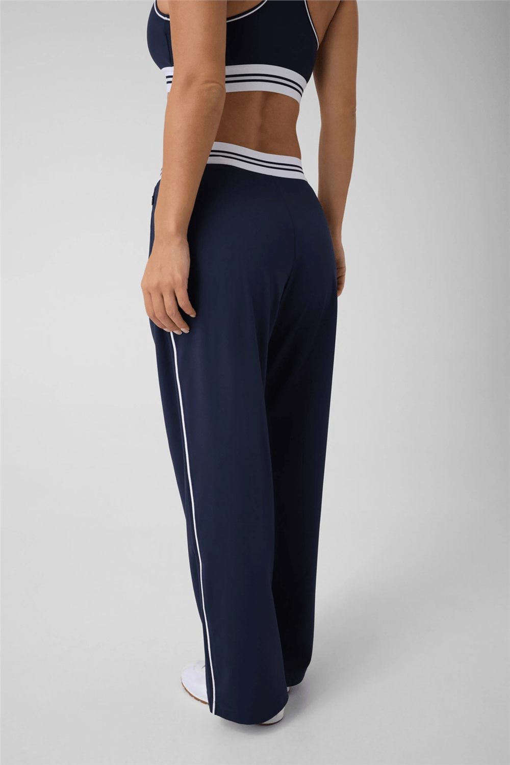 Guess Brunella Kadın Aktif Relaxed Fit Eşofman Altı Lacivert