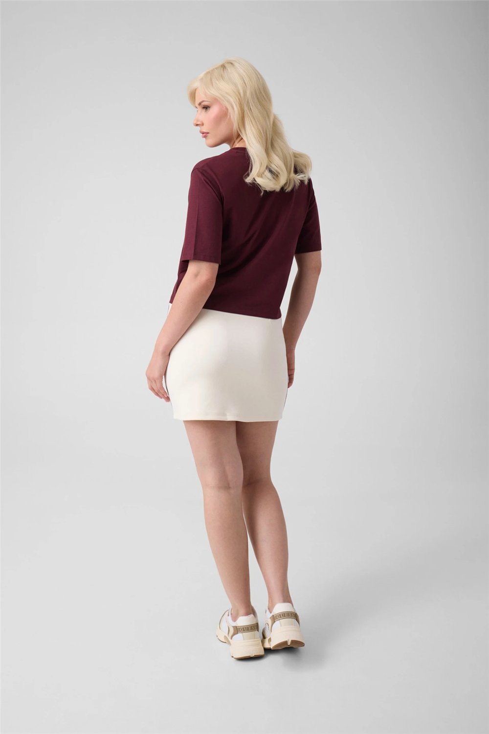 Guess Colette Kadın Aktif Boxy Fit Bisiklet Yaka T-Shirt