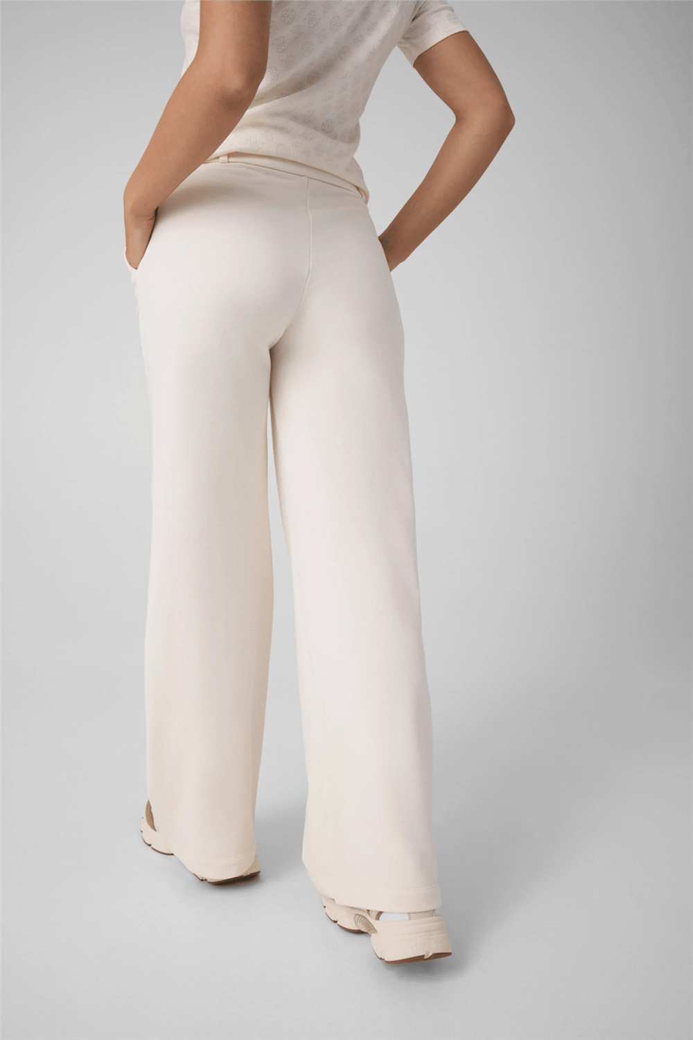 Guess Dione Kadın Aktif Relaxed Fit Eşofman Altı Beyaz
