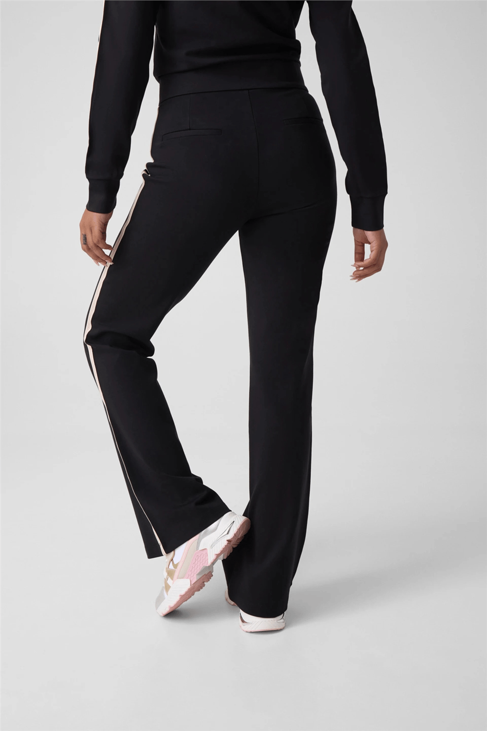 Guess Fausta Kadın Aktif Regular Fit Eşofman Altı Siyah
