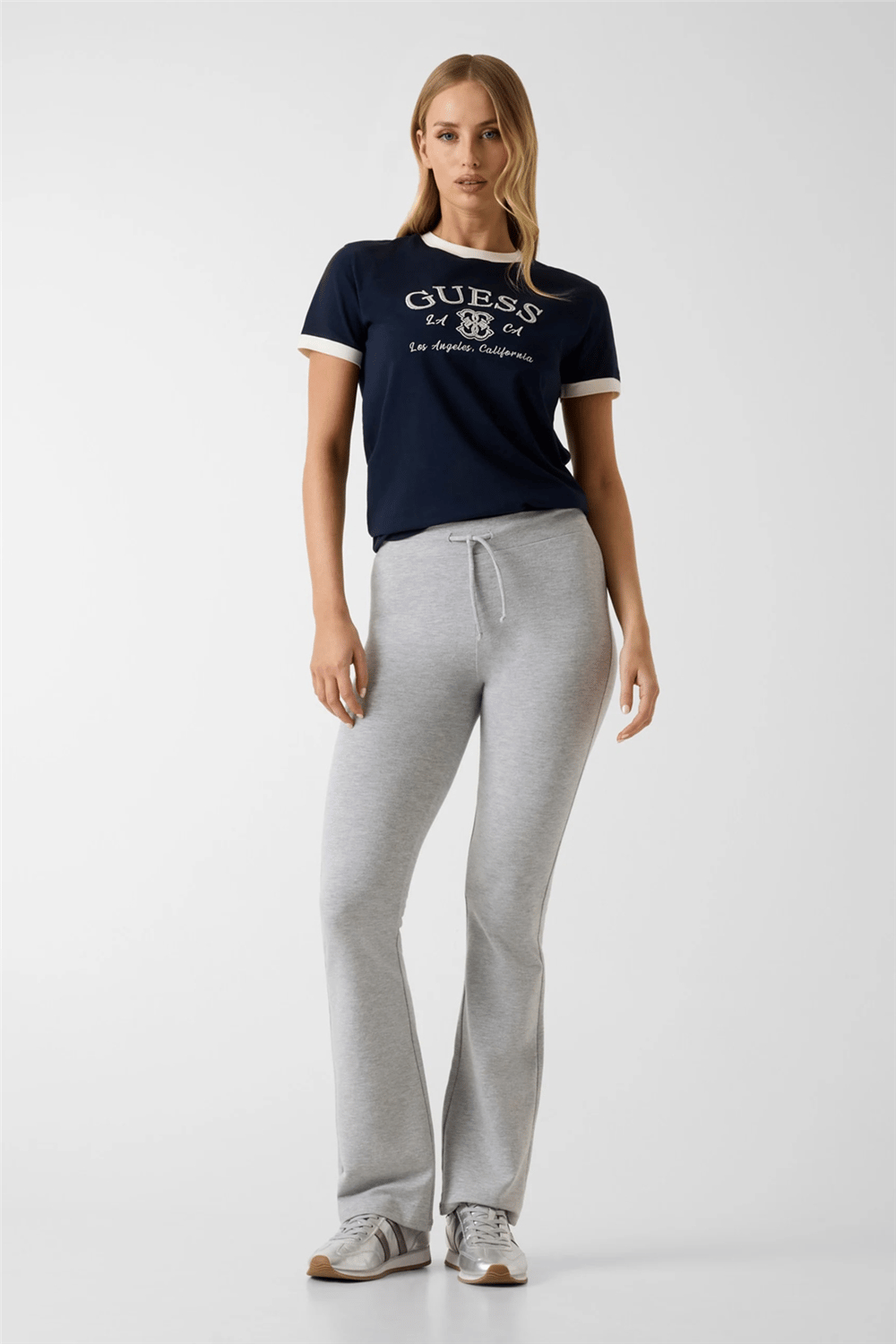 Guess Hoshi Kadın Aktif Regular Fit Bisiklet Yaka T-Shirt Lacivert