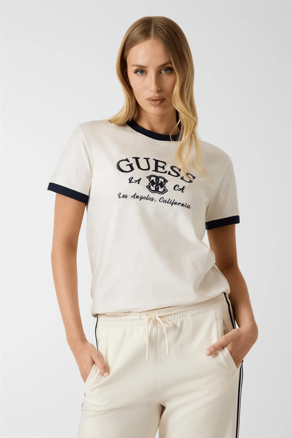 Guess Hoshi Kadın Aktif Regular Fit Bisiklet Yaka T-Shirt Beyaz
