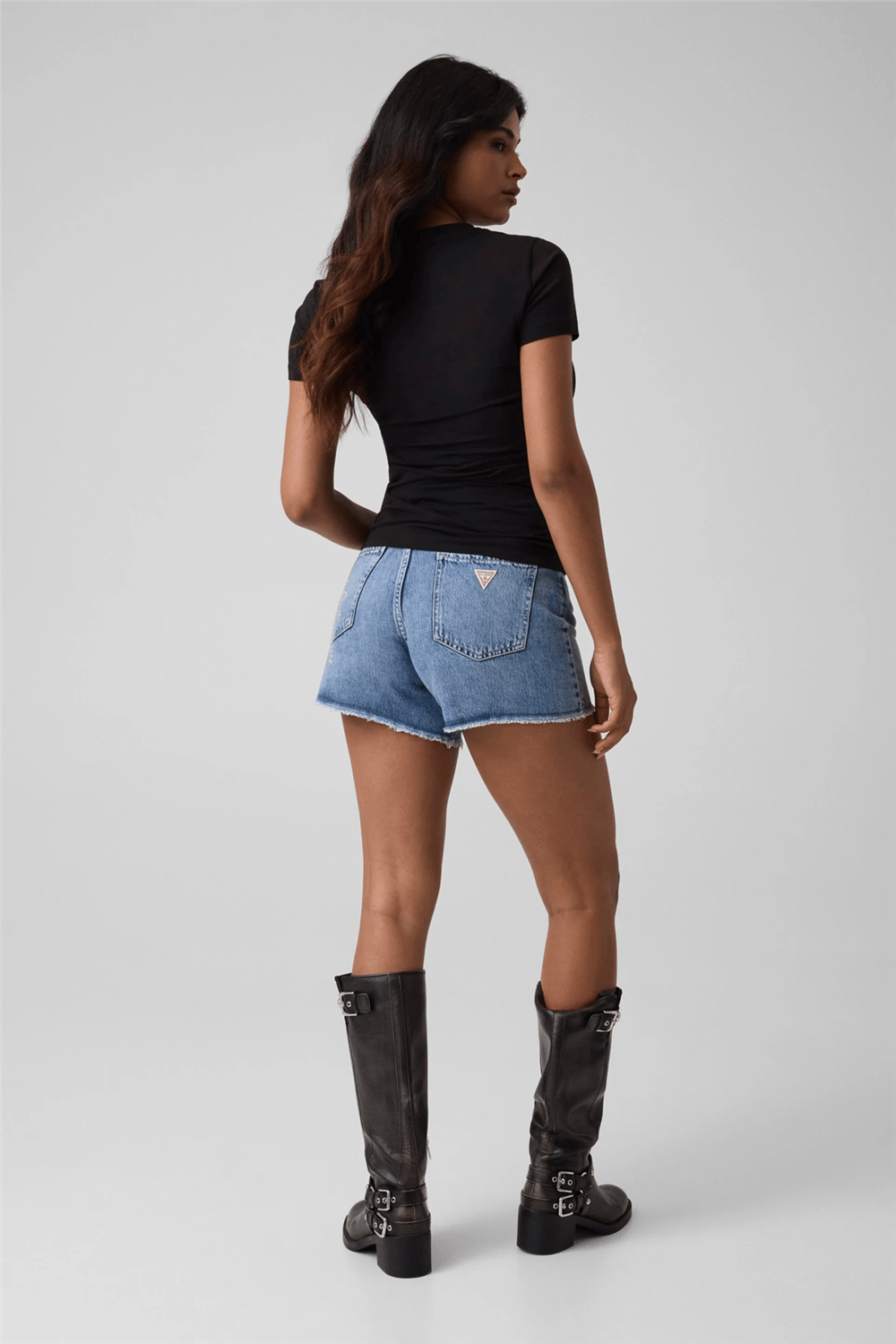 Guess Savanna Kadın Slim Fit Bisiklet Yaka T-Shirt Siyah