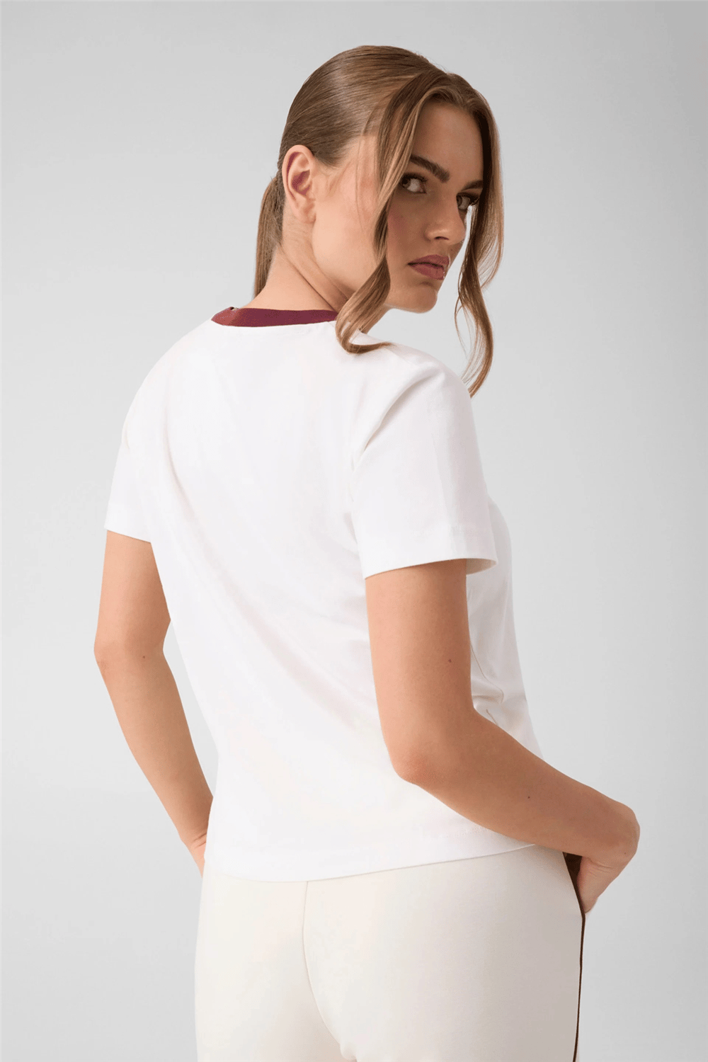 Guess Tennis Kadın Aktif Regular Fit Bisiklet Yaka T-Shirt Beyaz