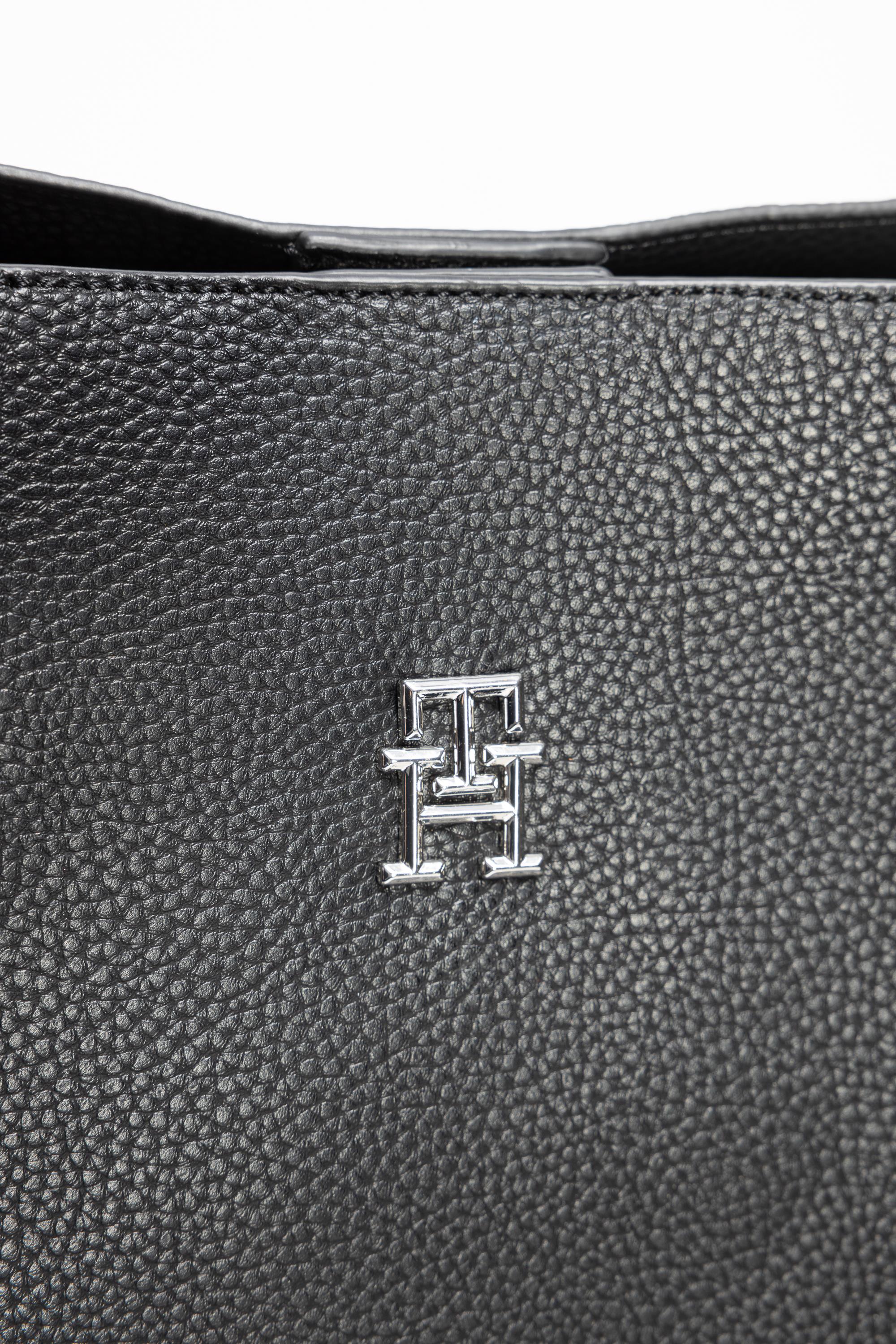 Tommy Hilfiger Th Emblem Satchel Kadın Omuz Çantası