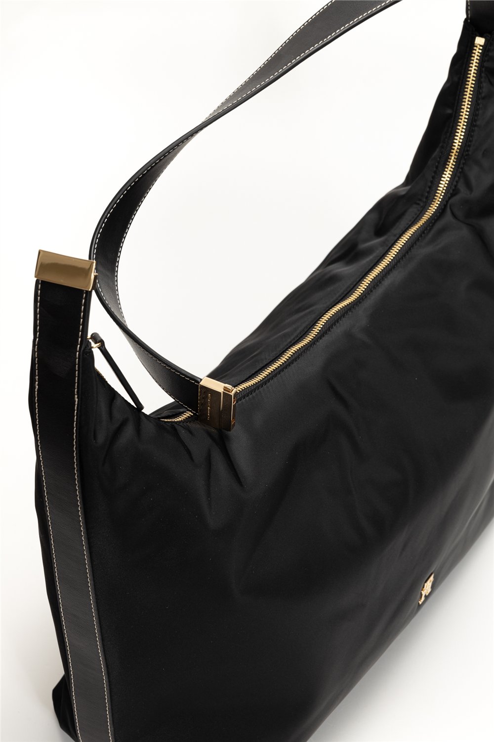 Tommy Hilfiger TH Go Large Hobo Nylon Kadın Omuz Çantası