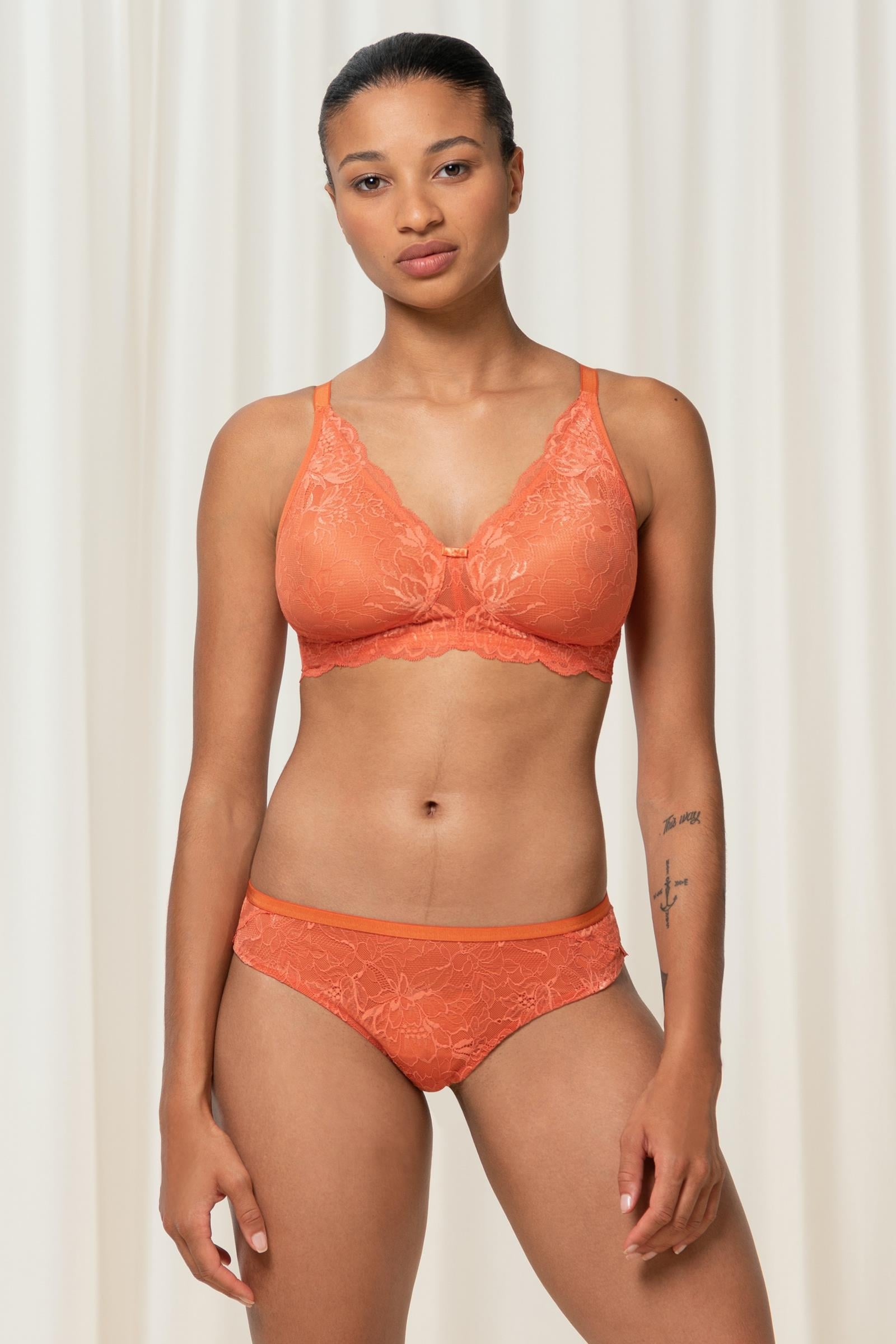 triumph-amourette-charm-brazilian01-ku-54d293.jpg