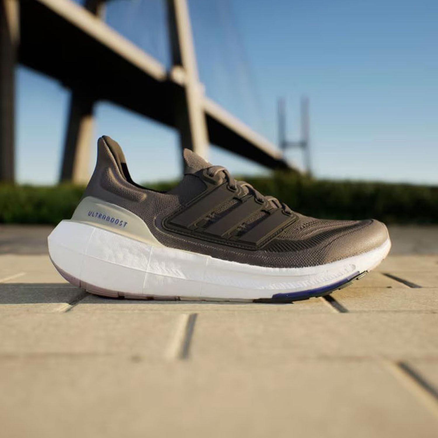 ULTRABOOST LIGHT