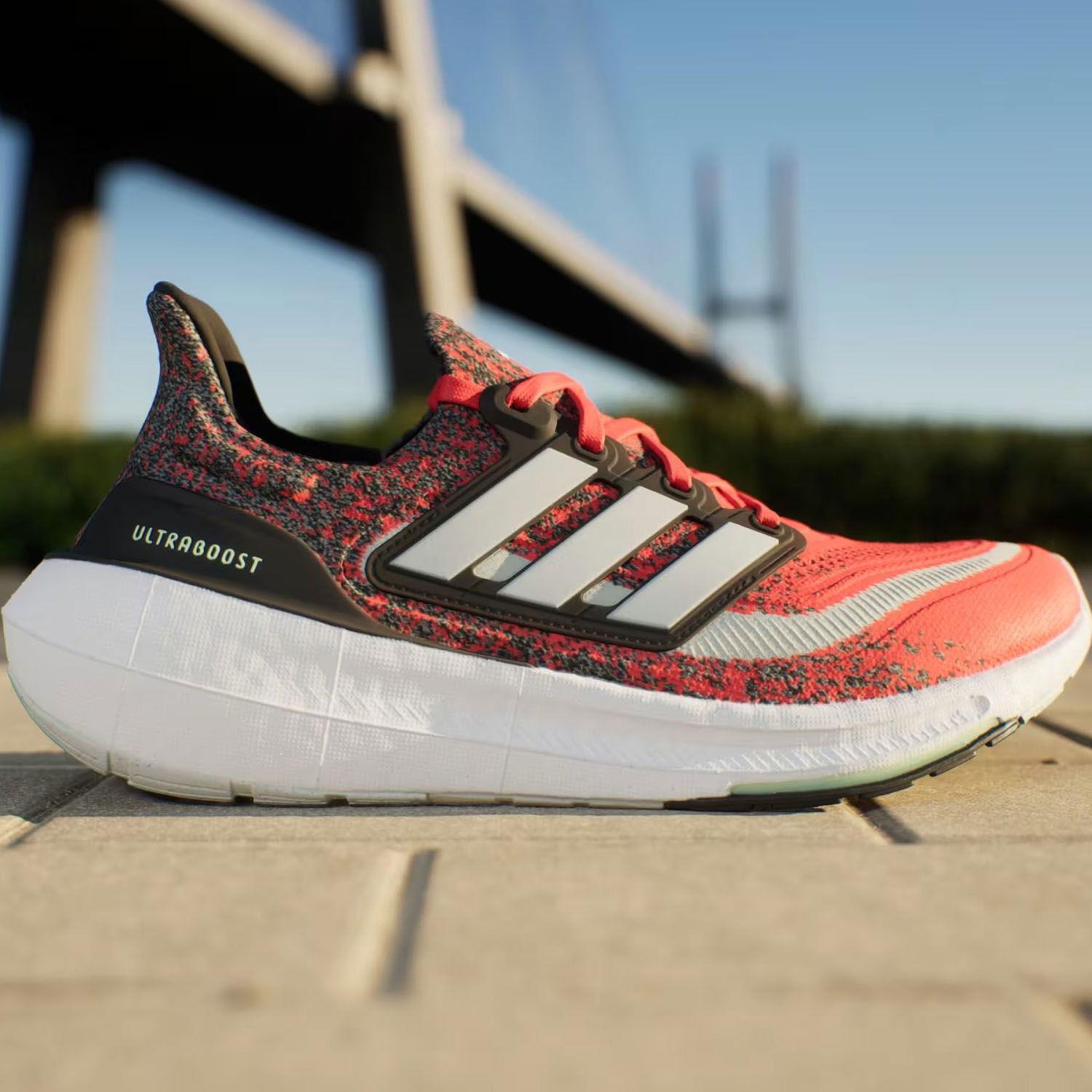 ULTRABOOST LIGHT