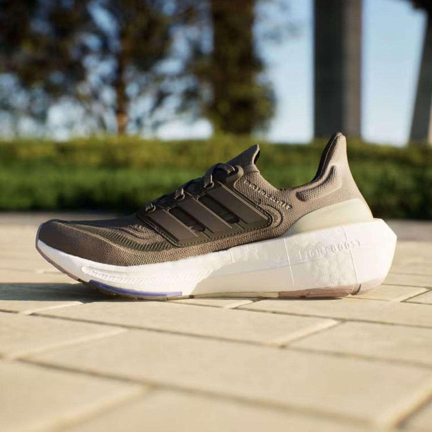 ULTRABOOST LIGHT
