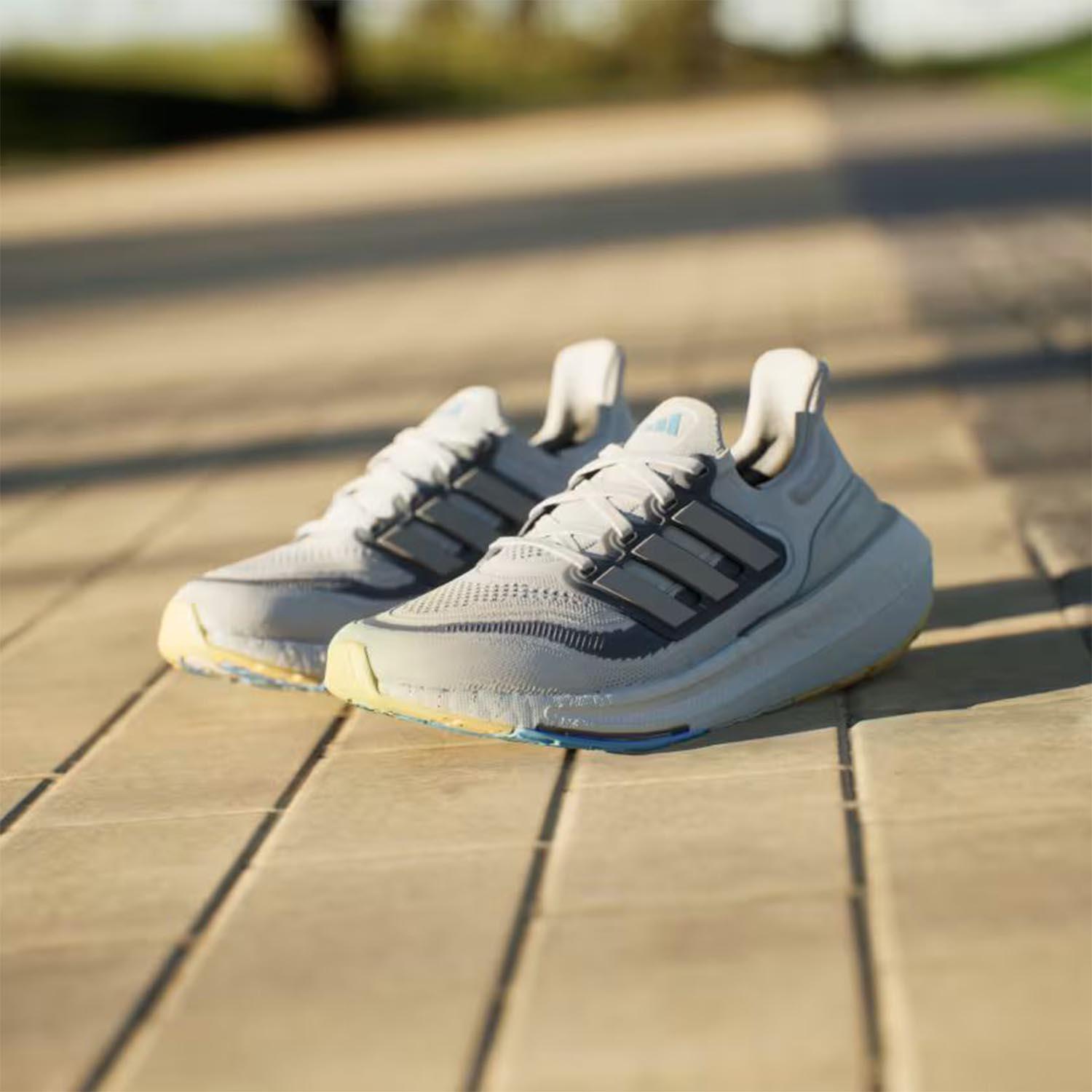 ULTRABOOST LIGHT W