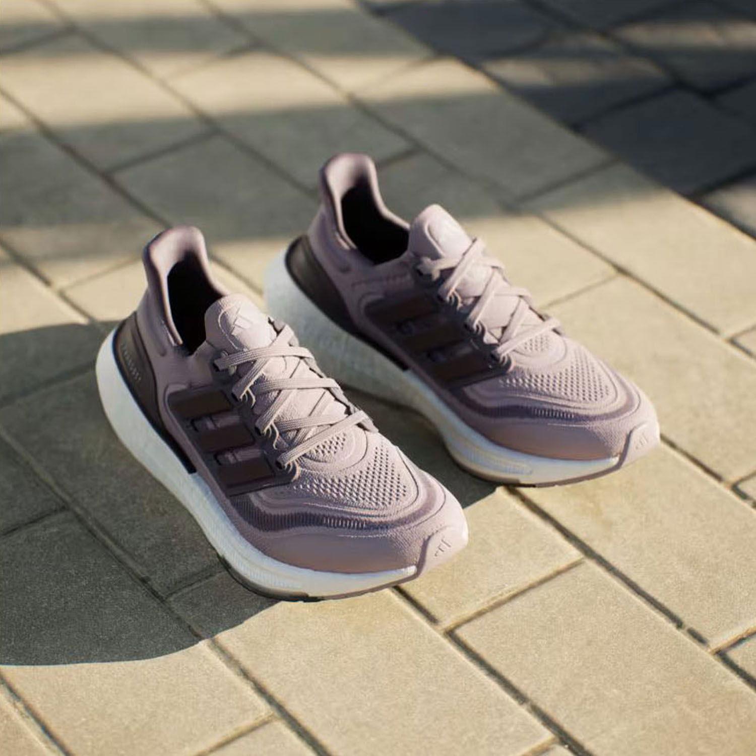 ULTRABOOST LIGHT W