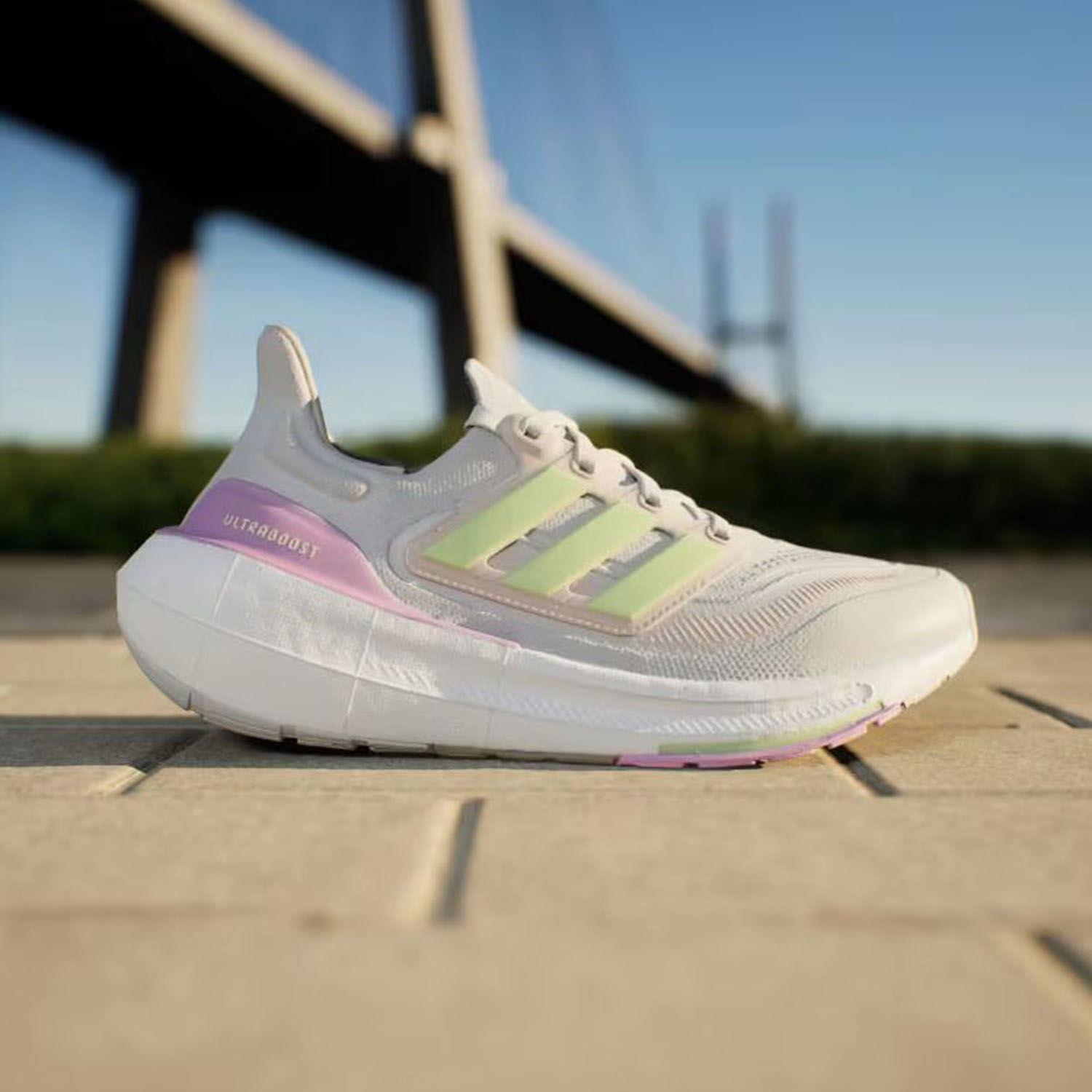 ULTRABOOST LIGHT W