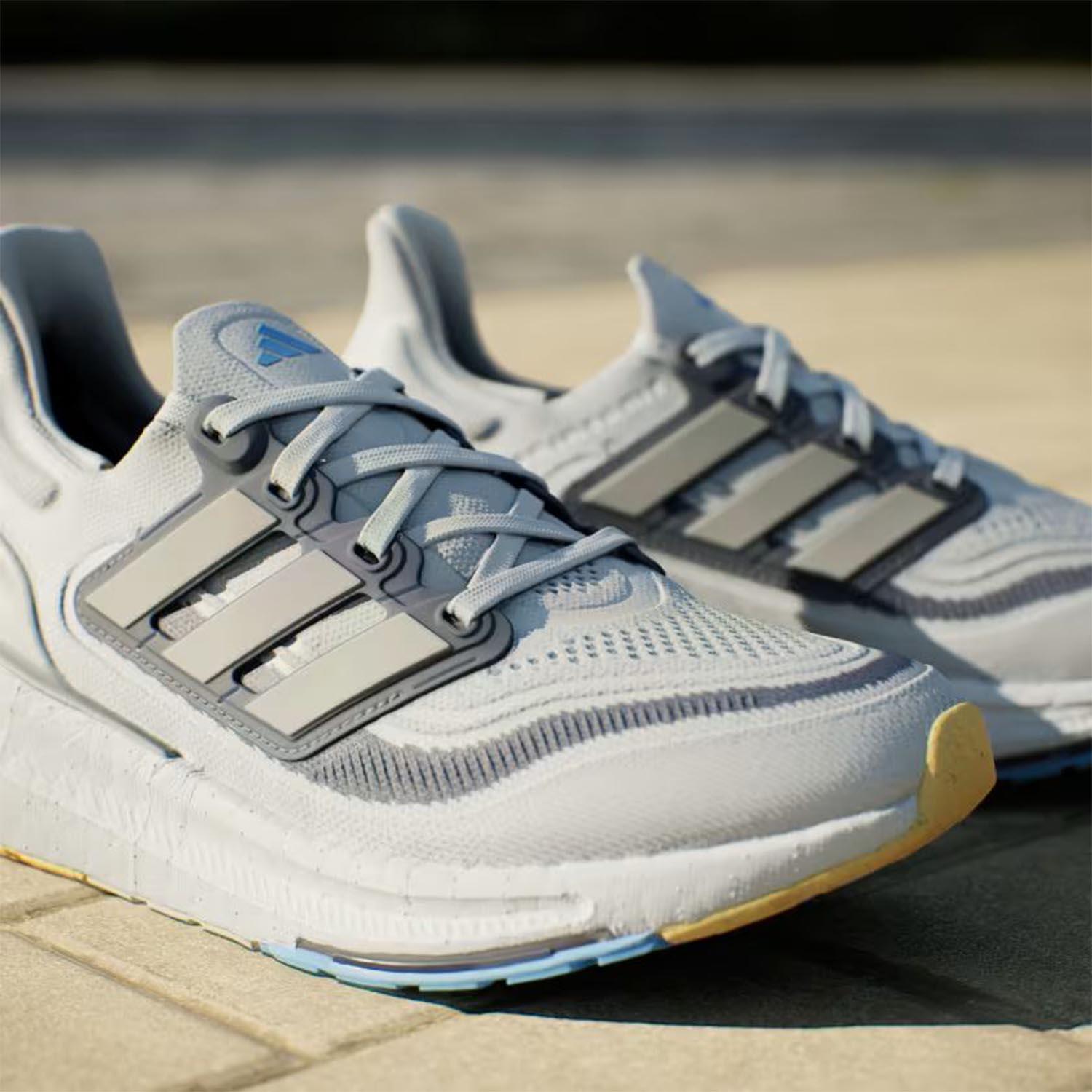 ULTRABOOST LIGHT W