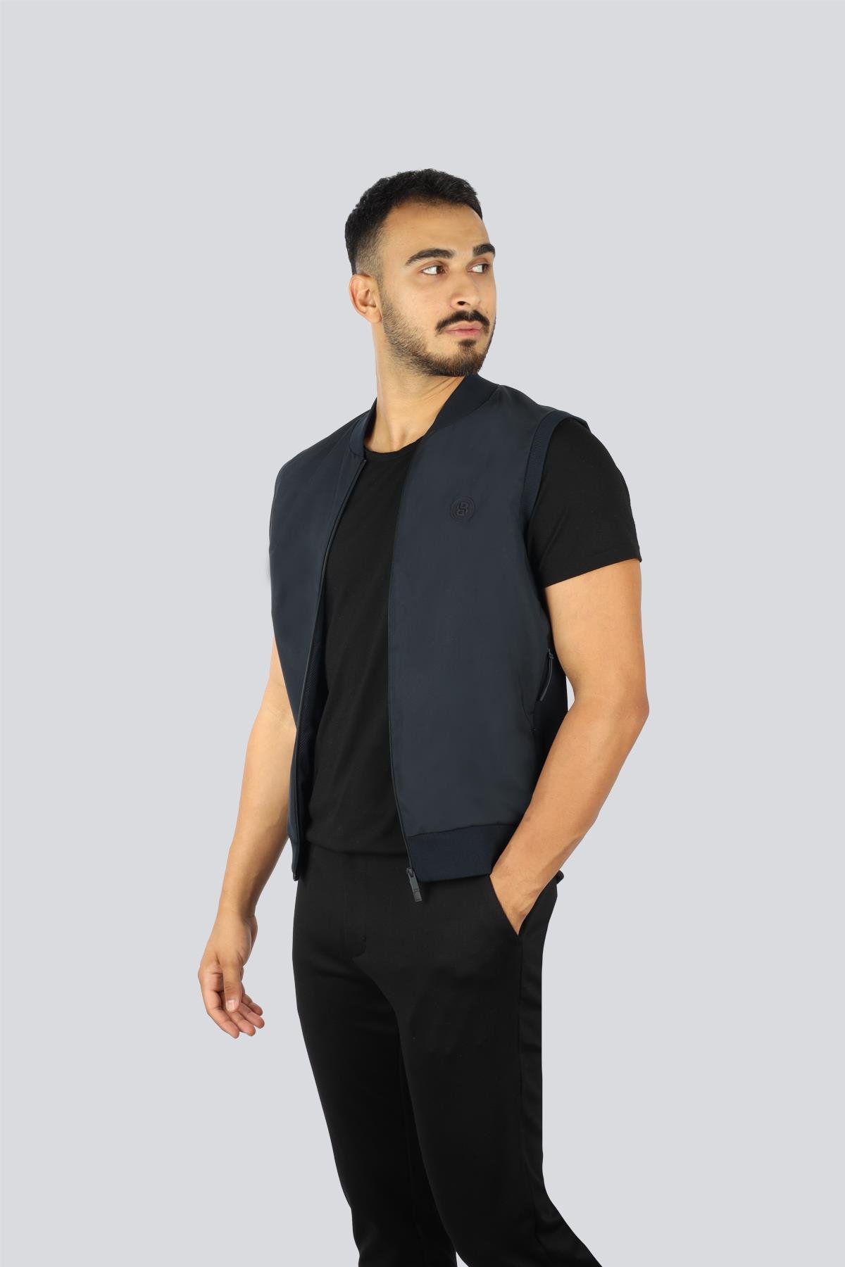 BOSS  BOSS Erkek Regular Fit Kolsuz  Nefes Alabilen Kırışmayan Kumaş Suya ve Rüzgara Dayanıklı Lacivert Yelek 50543164-404