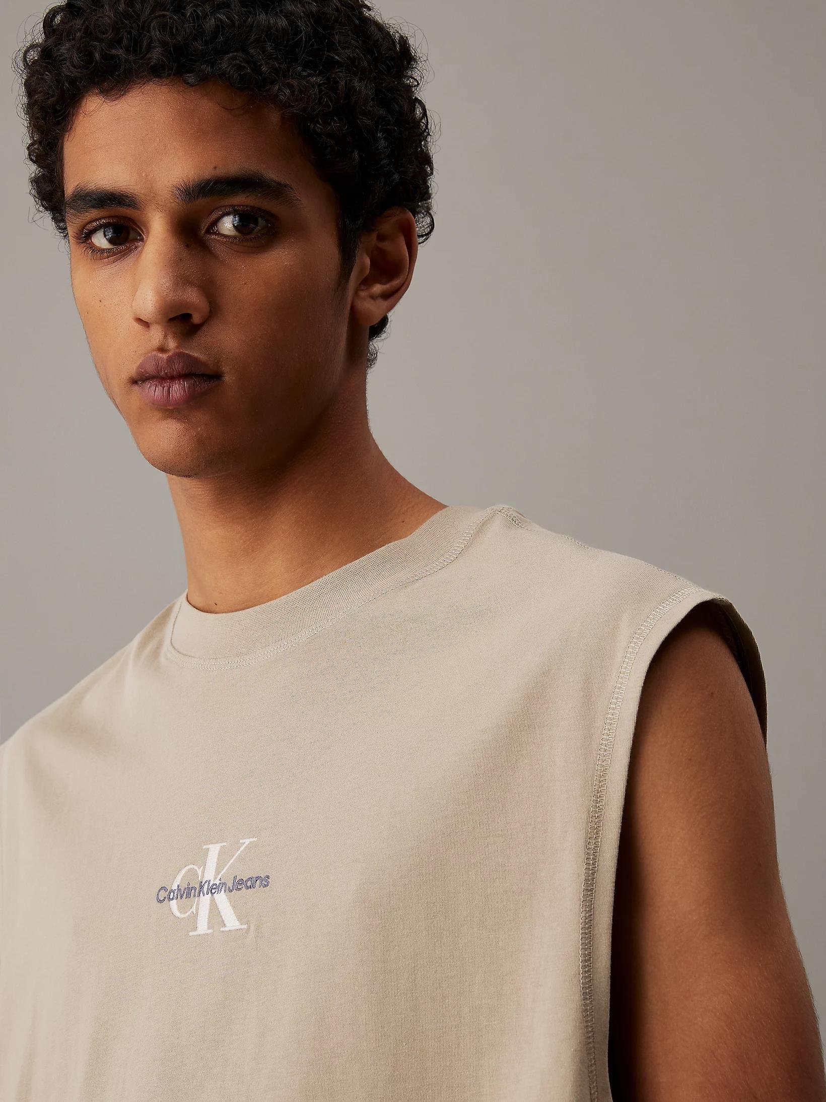 Calvin Klein Calvin Klein Erkek Kolsuz Regular Fit Bisiklet Yaka Pamuklu Bej T-Shirt J30J327493-PAH