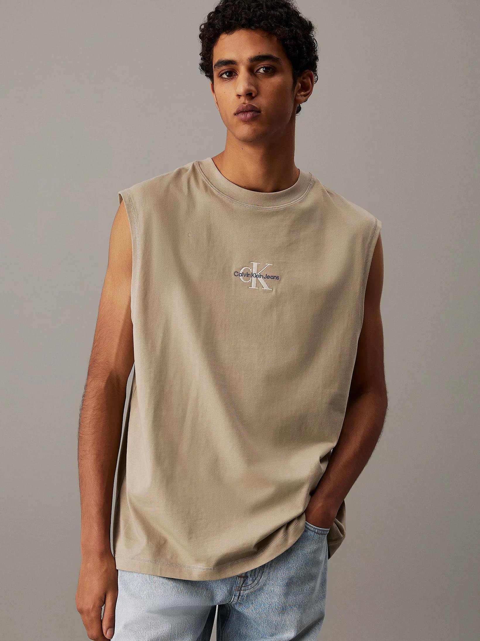Calvin Klein Calvin Klein Erkek Kolsuz Regular Fit Bisiklet Yaka Pamuklu Bej T-Shirt J30J327493-PAH