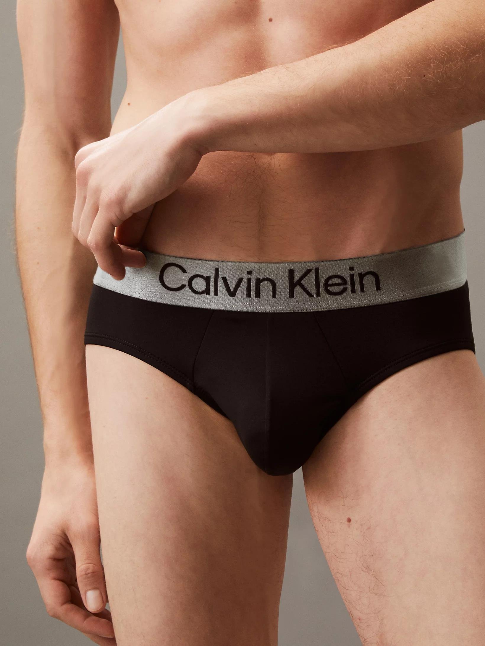 Calvin Klein Calvin Klein Erkek Lastikli Üstü Calvin Klein Yazılı Bel Üçgen Kesim Dar Siyah Külot LV00NB4122-UB1