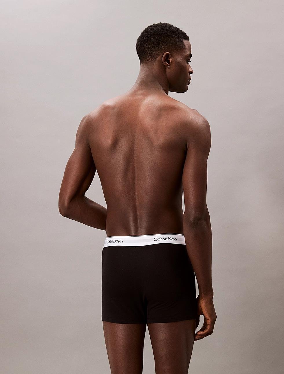 Calvin Klein Calvin Klein Erkek Pamuklu Normal Kalıp Logolu Elastik Bel Bantlı 3'lü Siyah Boxer LV00NB4286-UB1