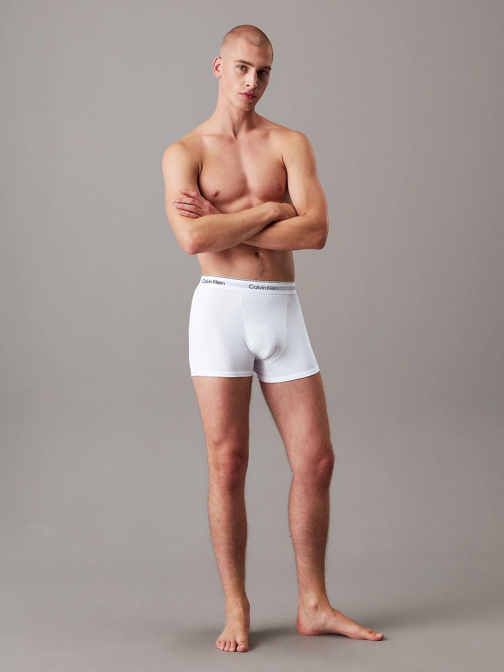 Calvin Klein Calvin Klein Erkek Pamuklu Normal Kalıp Logolu Elastik Bel Bantlı 3'lü Beyaz Boxer LV00NB4286-100