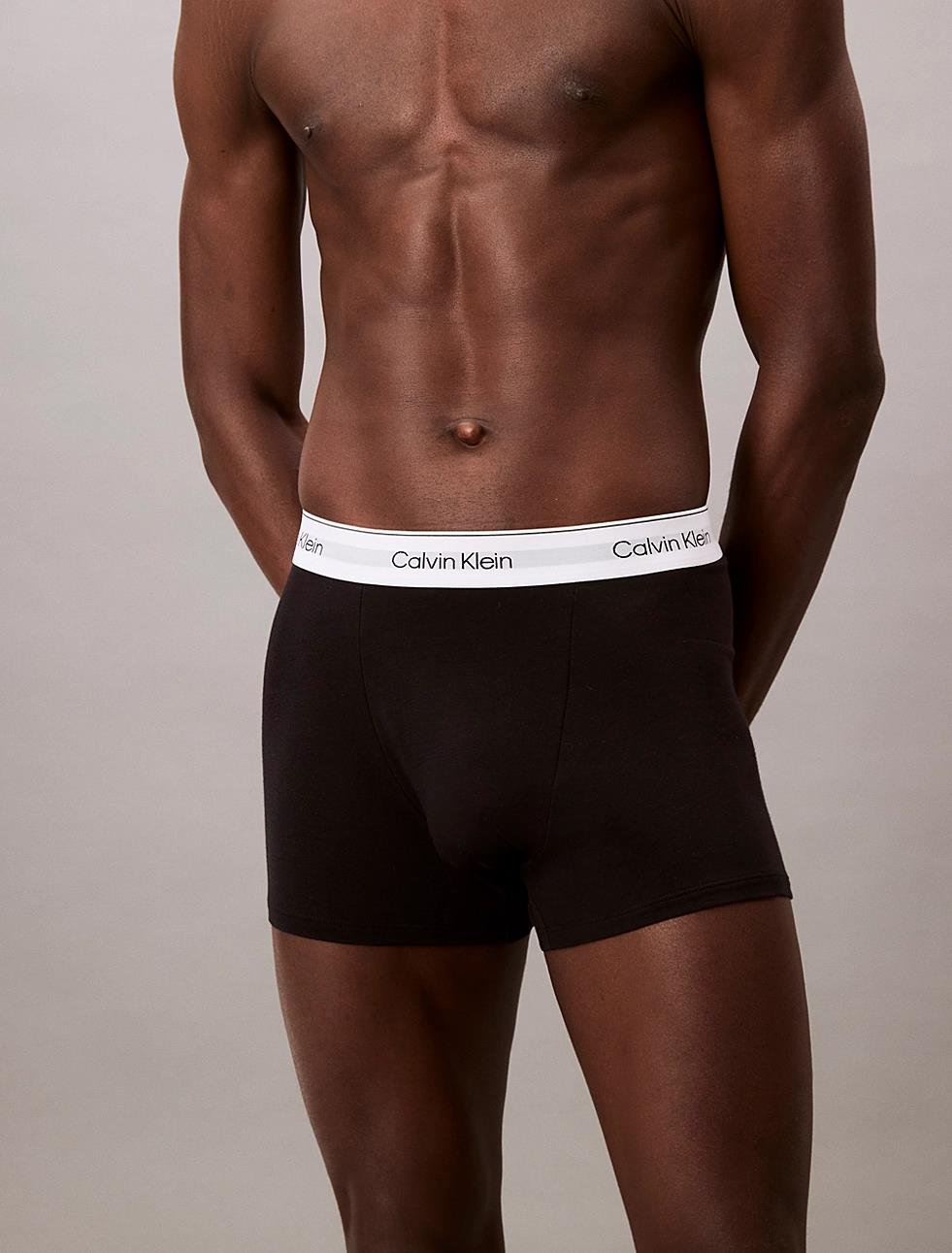 Calvin Klein Calvin Klein Erkek Pamuklu Normal Kalıp Logolu Elastik Bel Bantlı 3'lü Siyah Boxer LV00NB4286-UB1
