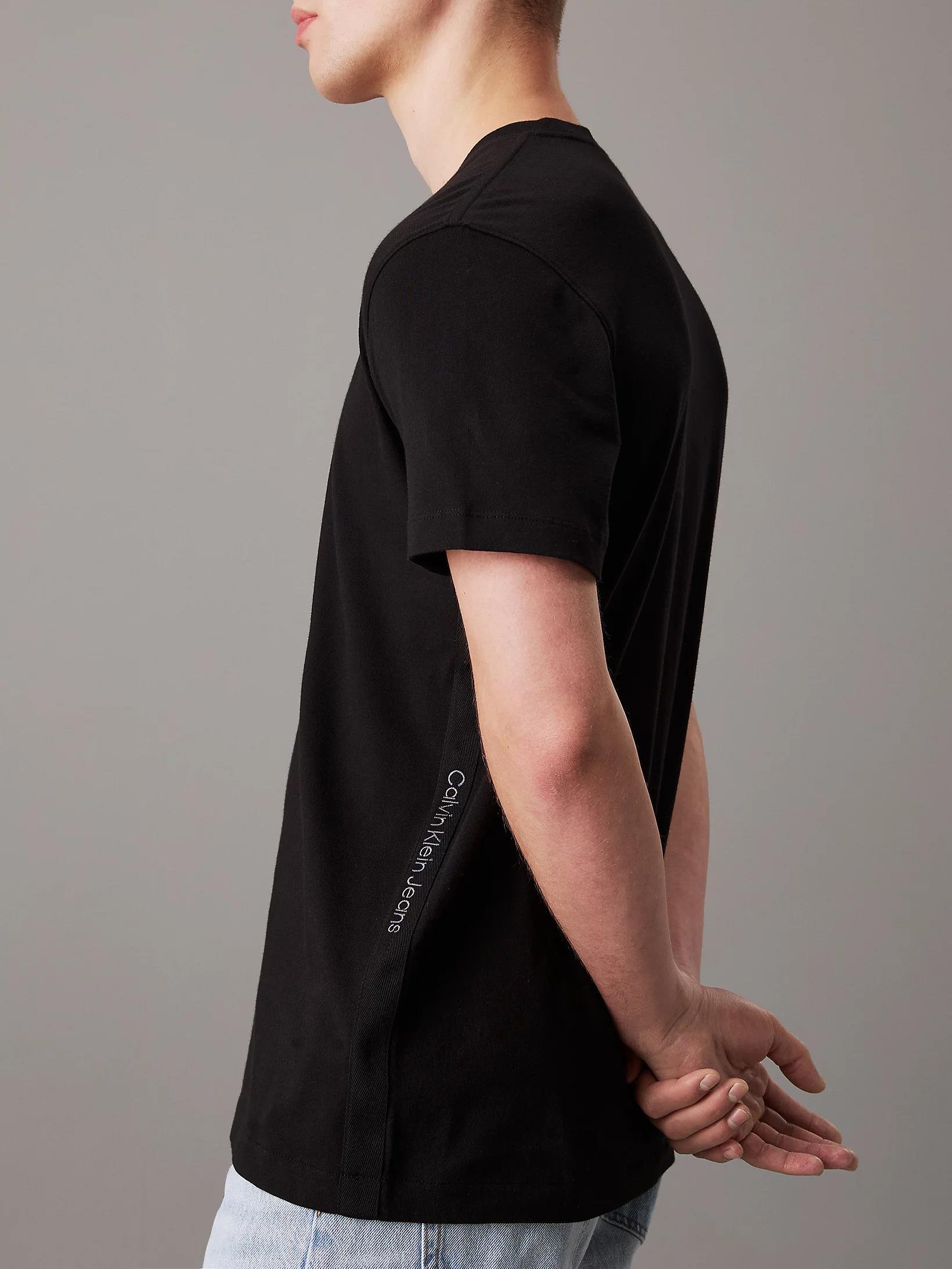 Calvin Klein Calvin Kleın Erkek Regular Fit Pamuklu Bisiklet Yaka Kısa Kollu Siyah T-Shirt J30J326159-BEH