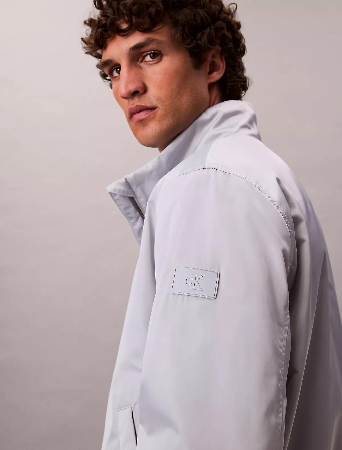 Calvin Klein Calvin Klein Erkek Su İtici Rüzgar Geçirmez Kumaş Dik Yaka Uzun Kollu Gri Ceket LV04RC516G-WCP