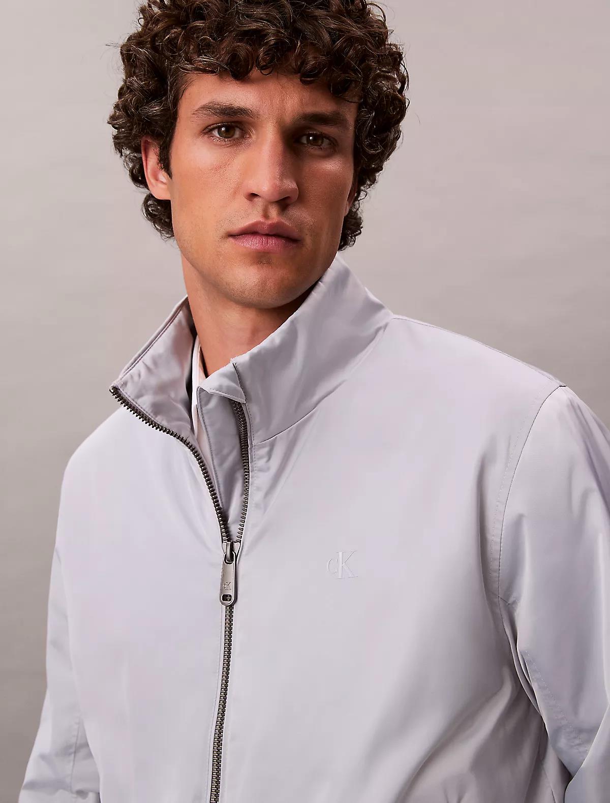 Calvin Klein Calvin Klein Erkek Su İtici Rüzgar Geçirmez Kumaş Dik Yaka Uzun Kollu Gri Ceket LV04RC516G-WCP