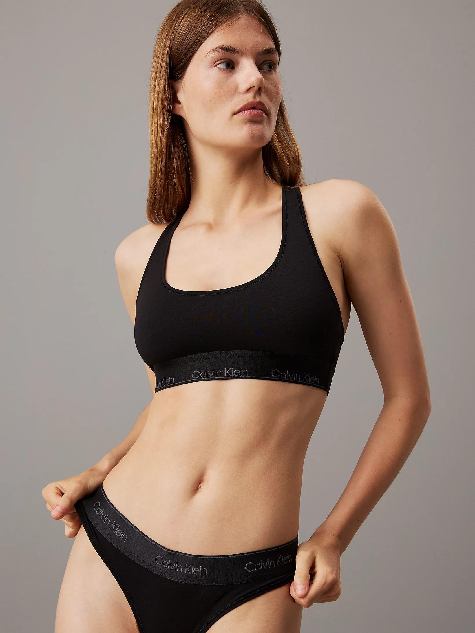 Calvin Klein Calvin Kleın Kadın Ayarlanamayan Askılı Yumuşak Kap Siyah İç Çamaşırı Takımı 000QF8000E-UB1