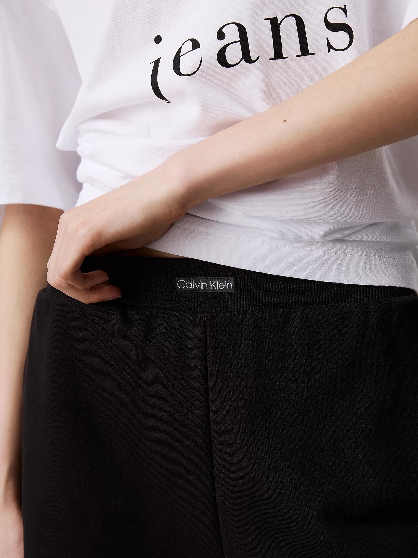 Calvin Klein Calvin Klein Kadın Beli Lastikli Kısa Boy Pamuklu Cep Detay Siyah Şort J20J225525-BEH