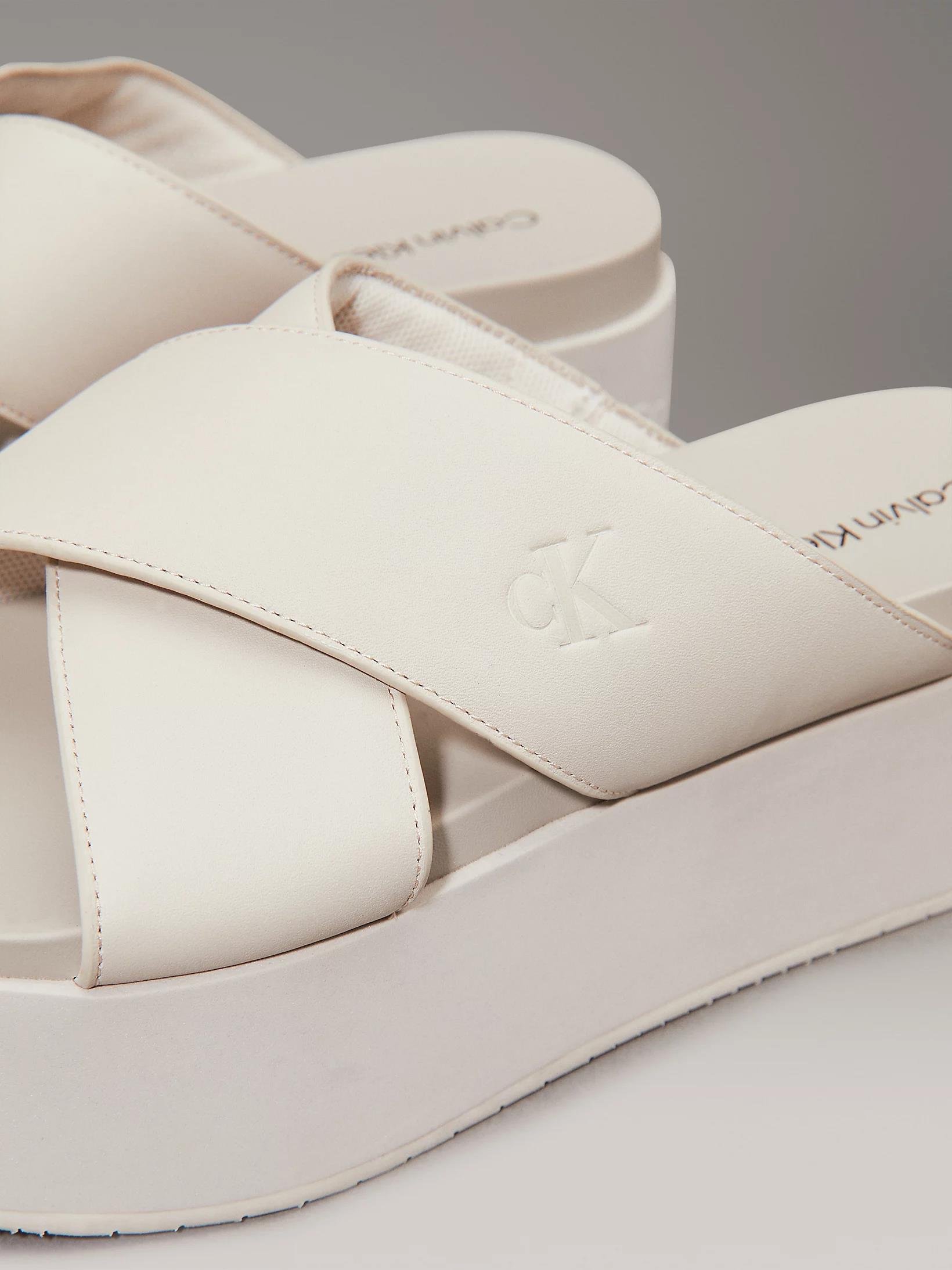 Calvin Klein Calvin Klein Kadın Dolgu Kalın Topuk Çapraz Ön Rahat Bej Sandalet YW0YW01349-ACF