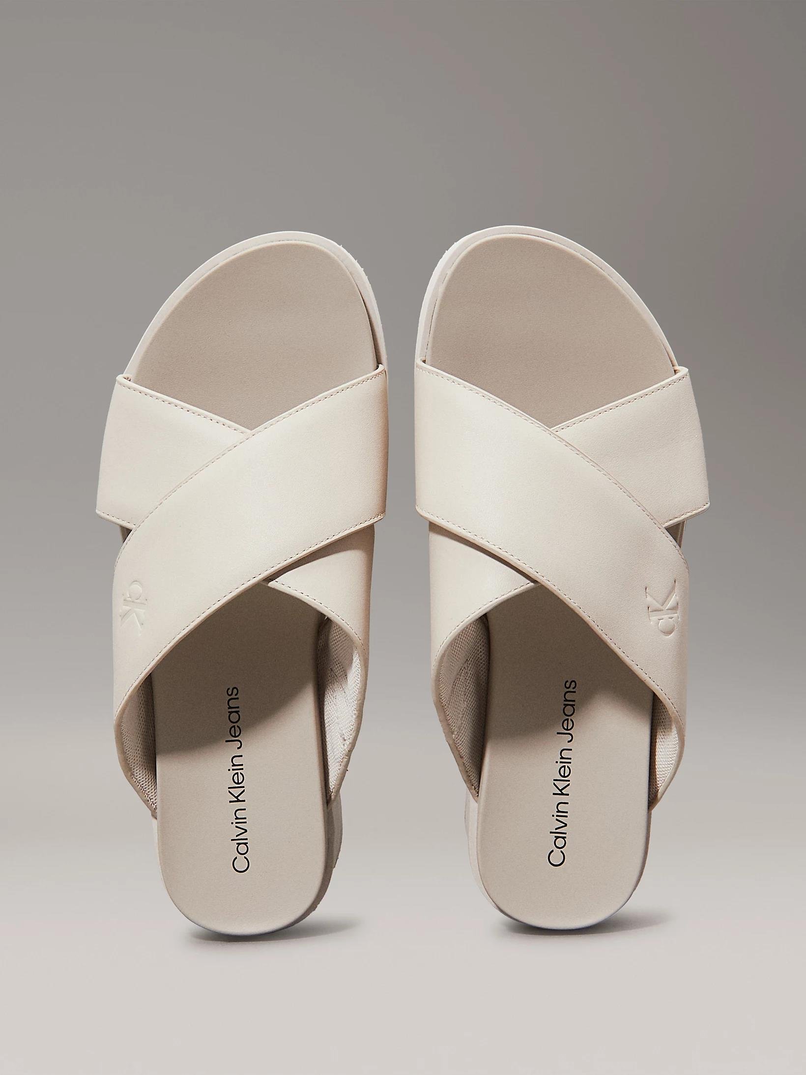Calvin Klein Calvin Klein Kadın Dolgu Kalın Topuk Çapraz Ön Rahat Bej Sandalet YW0YW01349-ACF
