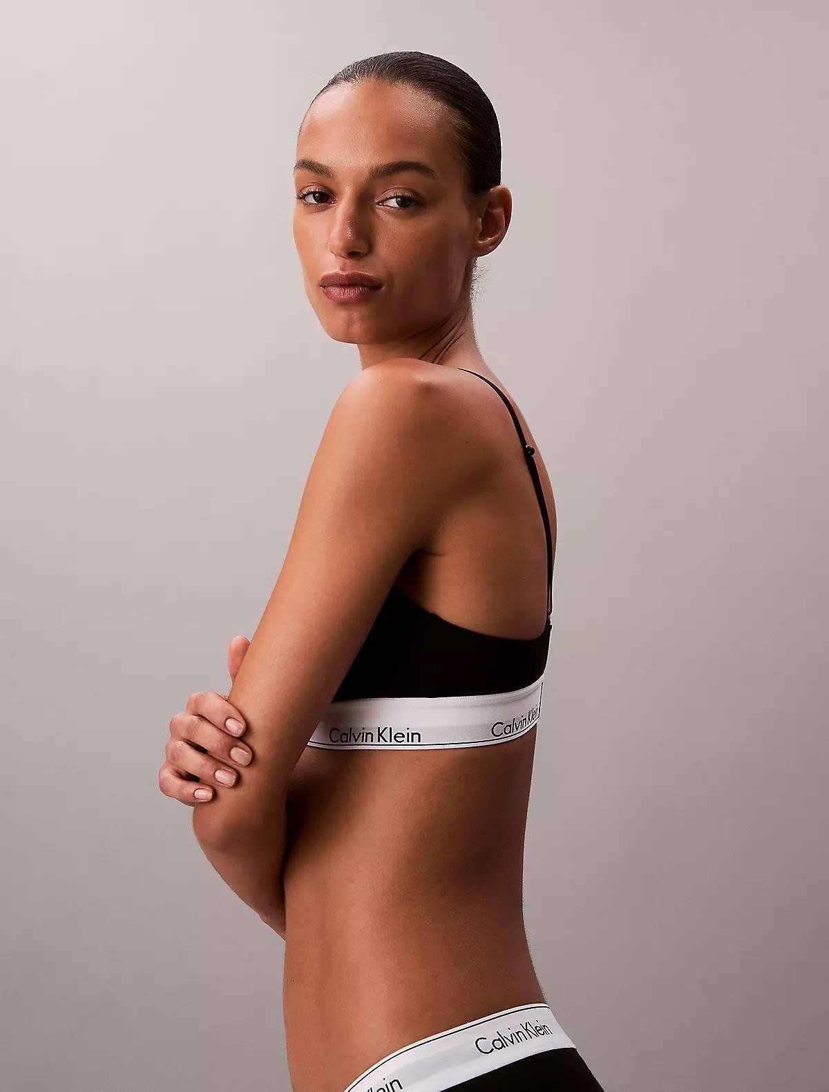 Calvin Klein Calvin Klein Kadın Lastik Marka Yazı Detay İnce Askı V Derin Yaka Siyah Sütyen LV00QF8498-UB1