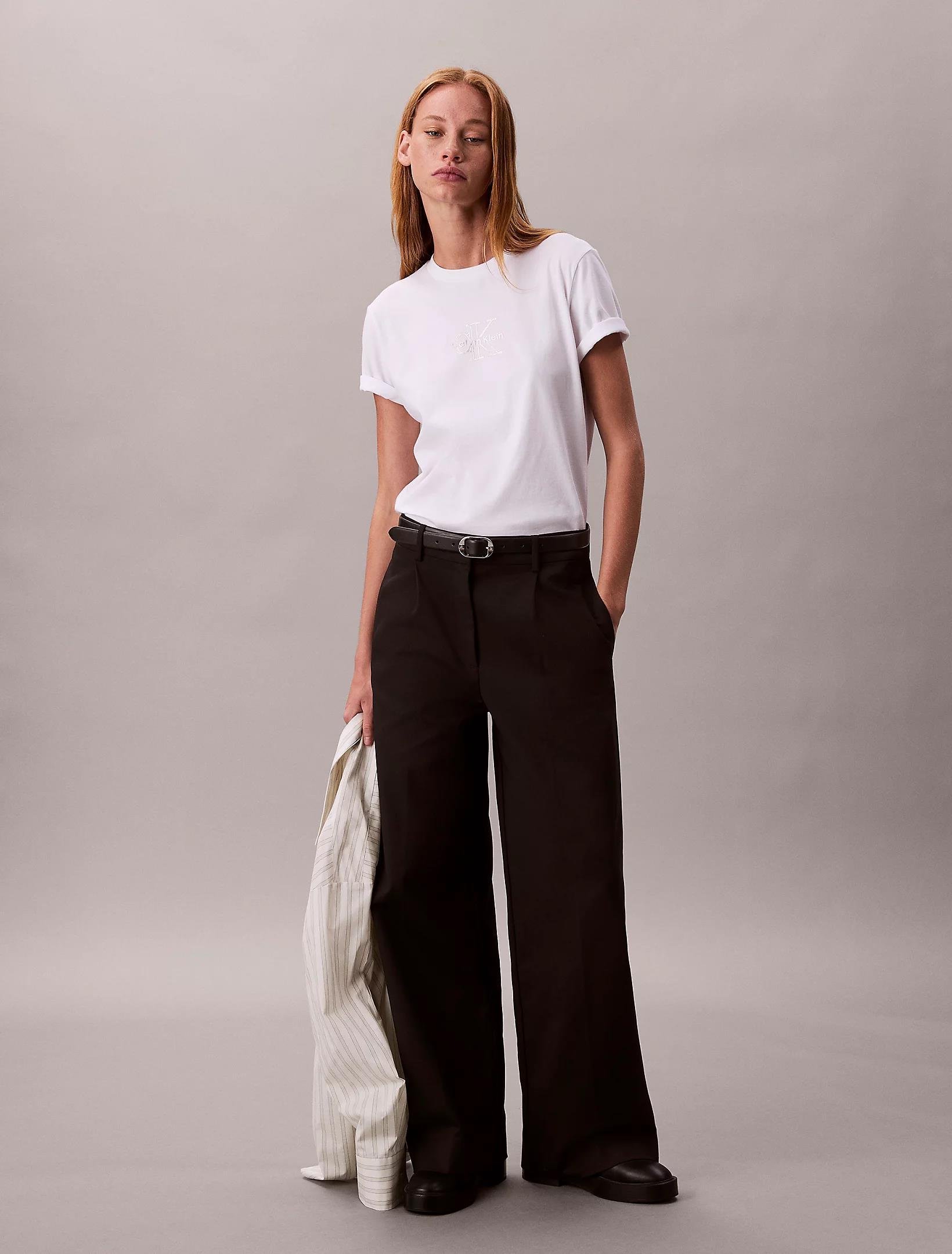 Calvin Klein Calvin Klein Kadın Normal Kalıp %100 Pamuklu CK Logo Detaylı Kısa Kollu Beyaz T-Shirt LV047D873G-YAA