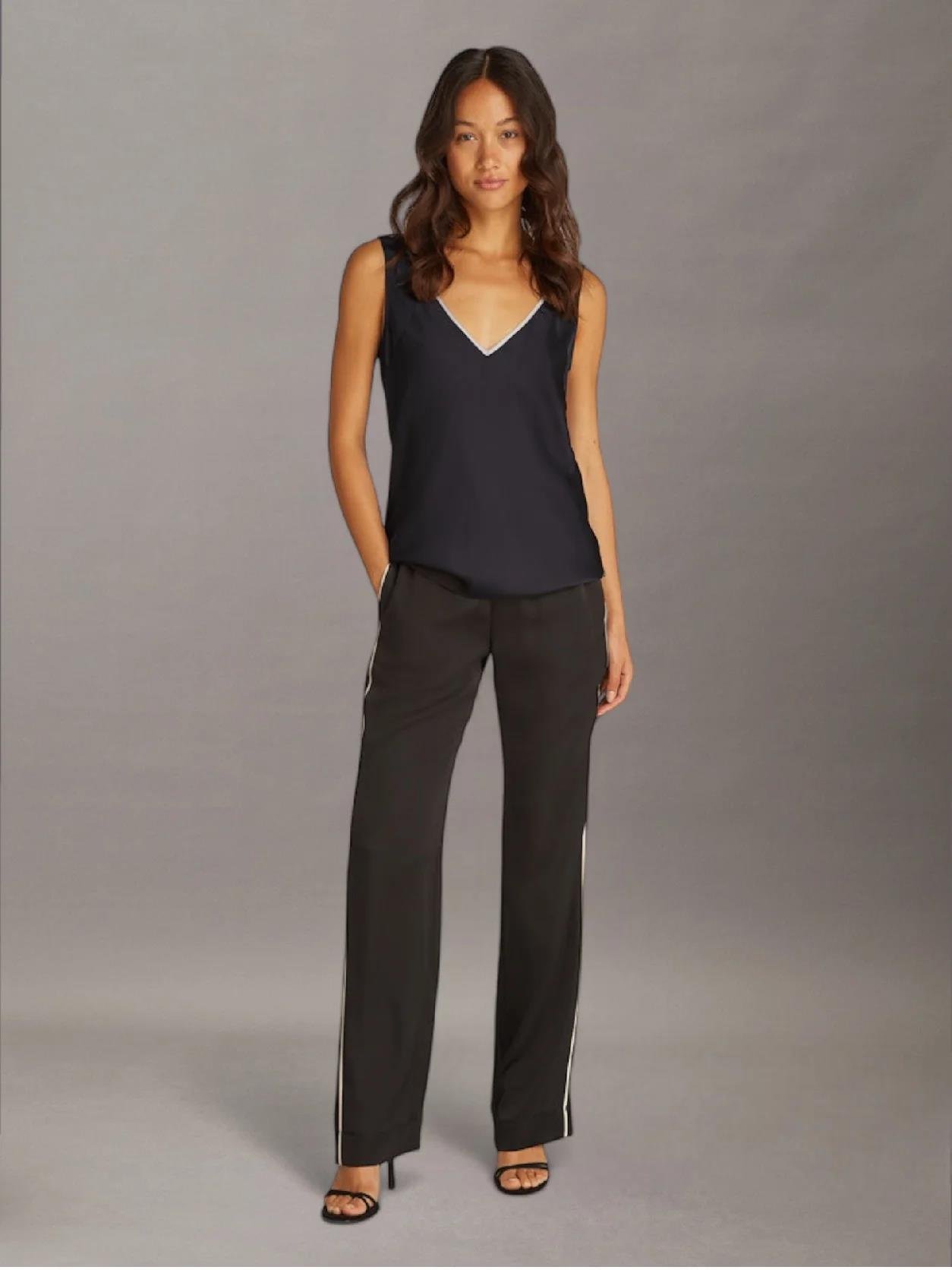 Calvin Klein Calvin Klein Kadın Normal Kalıp V Yaka Kolsuz Siyah Pijama Üstü K20K208185-BEH