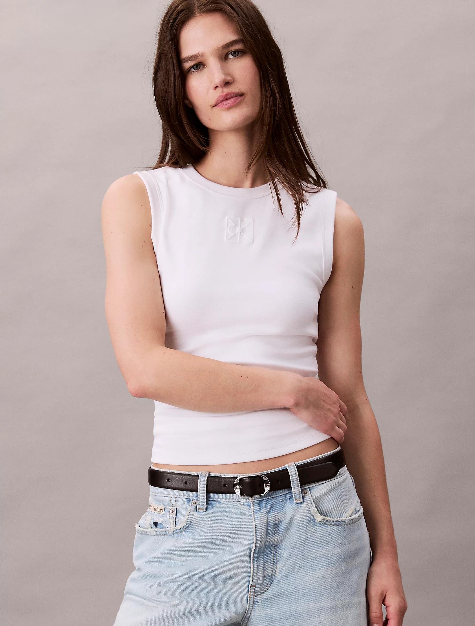 Calvin Klein Calvin Klein Kadın Slim Fit Yuvarlak Yakalı Kolsuz CK Logo İşlemeli Beyaz Bluz LV044D200G-YAA