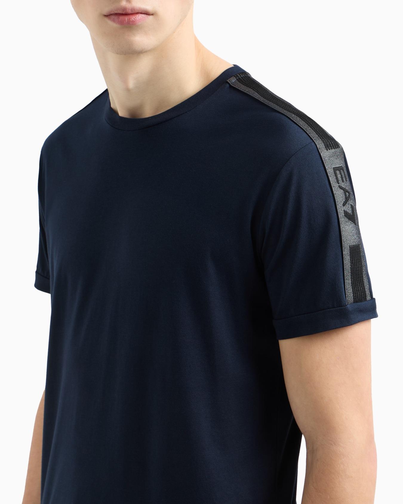 Ea7 Ea7 Erkek Omuzları Şerit Çizgili EA7 Logolu Regular Fit Yuvarlak Yaka Kısa Kollu Lacivert T-Shirt 7M000138 AF10375-UB102