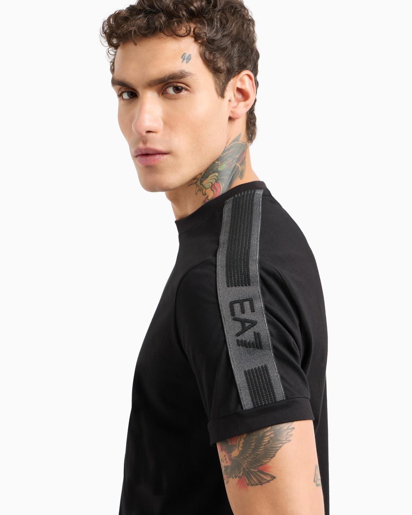 Ea7 Ea7 Erkek Omuzları Şerit Çizgili EA7 Logolu Regular Fit Yuvarlak Yaka Kısa Kollu Siyah T-Shirt 7M000138 AF10375-UC001