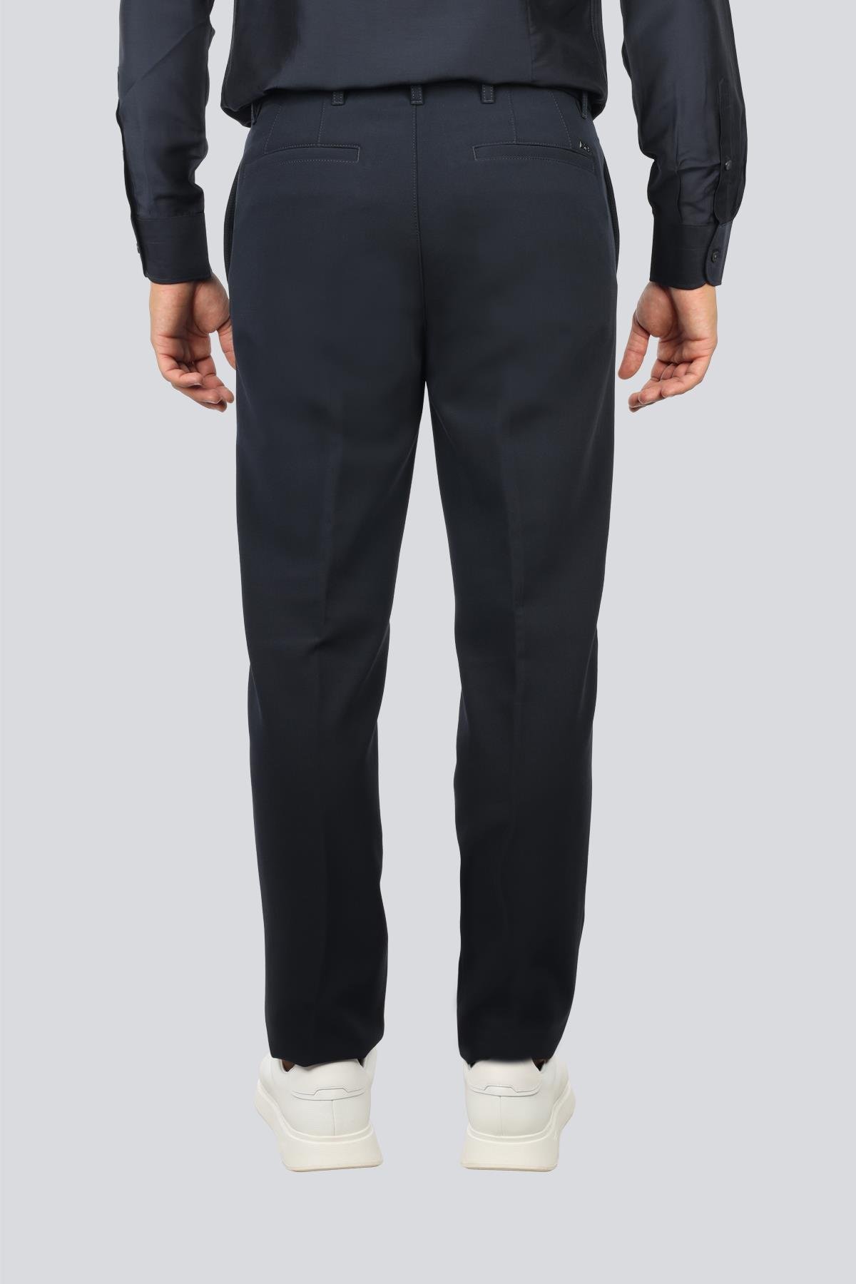 Emporio Armani Emporıo Armani Erkek Normal Kalıp Düz Paça Metalik Kartal İmzalı Lacivert Pantolon EM003660 AF18079-UB118