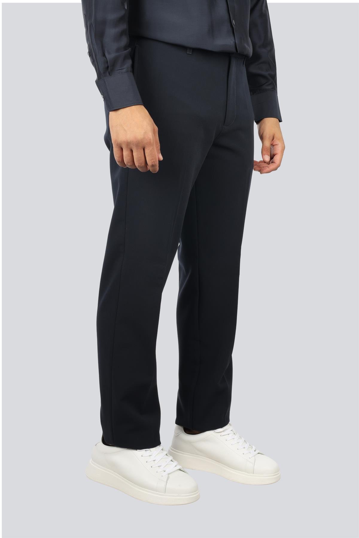 Emporio Armani Emporıo Armani Erkek Normal Kalıp Düz Paça Metalik Kartal İmzalı Lacivert Pantolon EM003660 AF18079-UB118