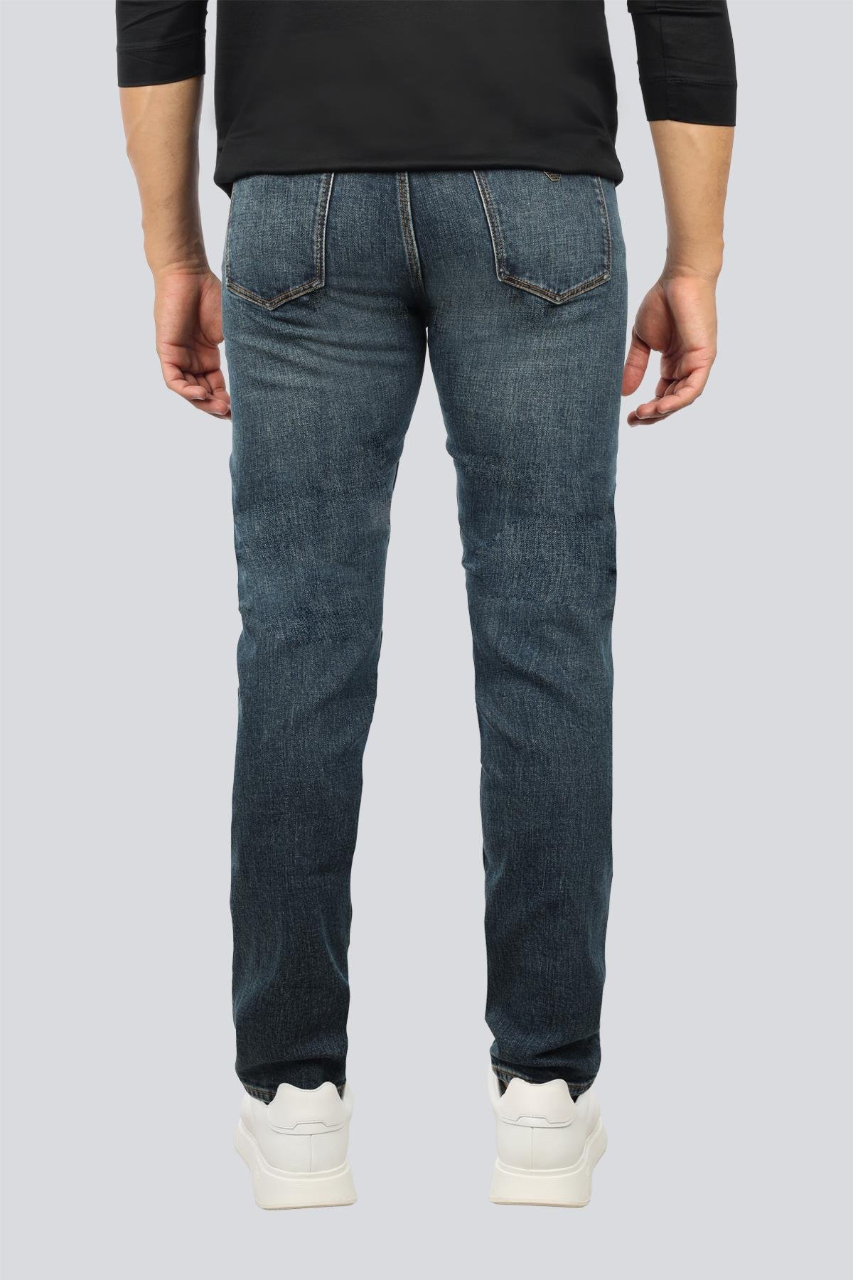 Emporio Armani Emporıo Armani Erkek Slim Fit Cep Detay Uzun Dar Paça Denim Kumaş Lacivert Pantolon EM000668 AF17486-MB002