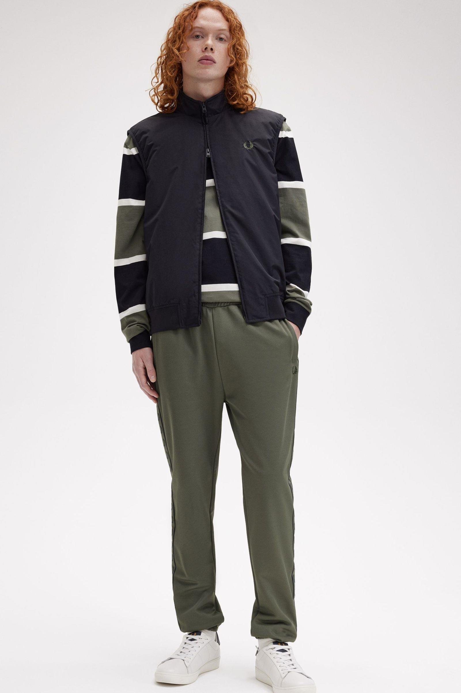 Fred Perry Fred Perry Erkek Dik Yaka Fermuar Kapamalı Kolsuz Siyah Yelek J8500-102