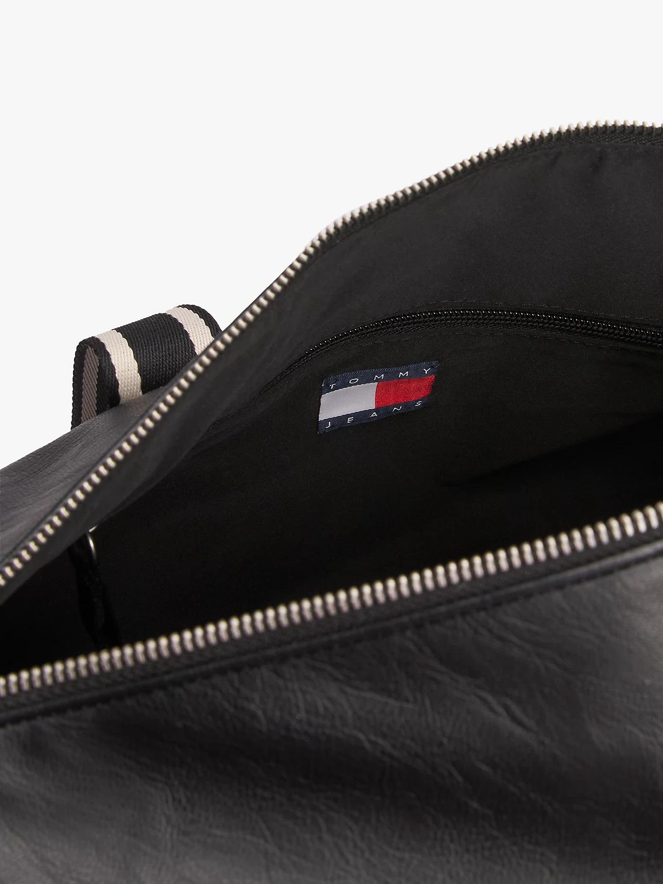 TOMMY HILFIGER Tommy Hilfiger Erkek Geniş Tasarım Organize Edilmiş Bölmeler Siyah Valiz AM0AM13344-BDS