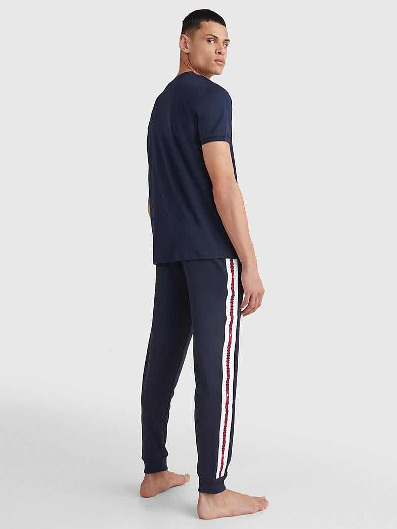 Tommy Hilfiger Tommy Hilfiger Erkek Kısa Kollu Yuvarlak Yaka Logolu Lacivert T-Shirt UM0UM01915-DW5