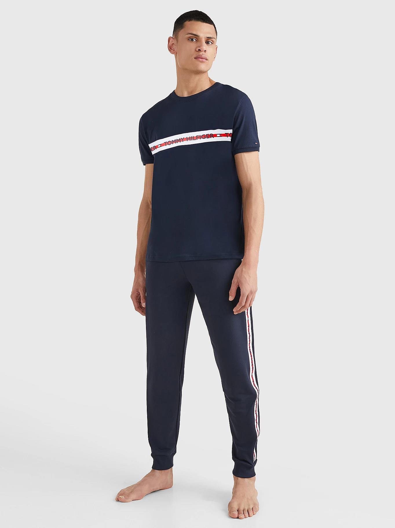Tommy Hilfiger Tommy Hilfiger Erkek Kısa Kollu Yuvarlak Yaka Logolu Lacivert T-Shirt UM0UM01915-DW5