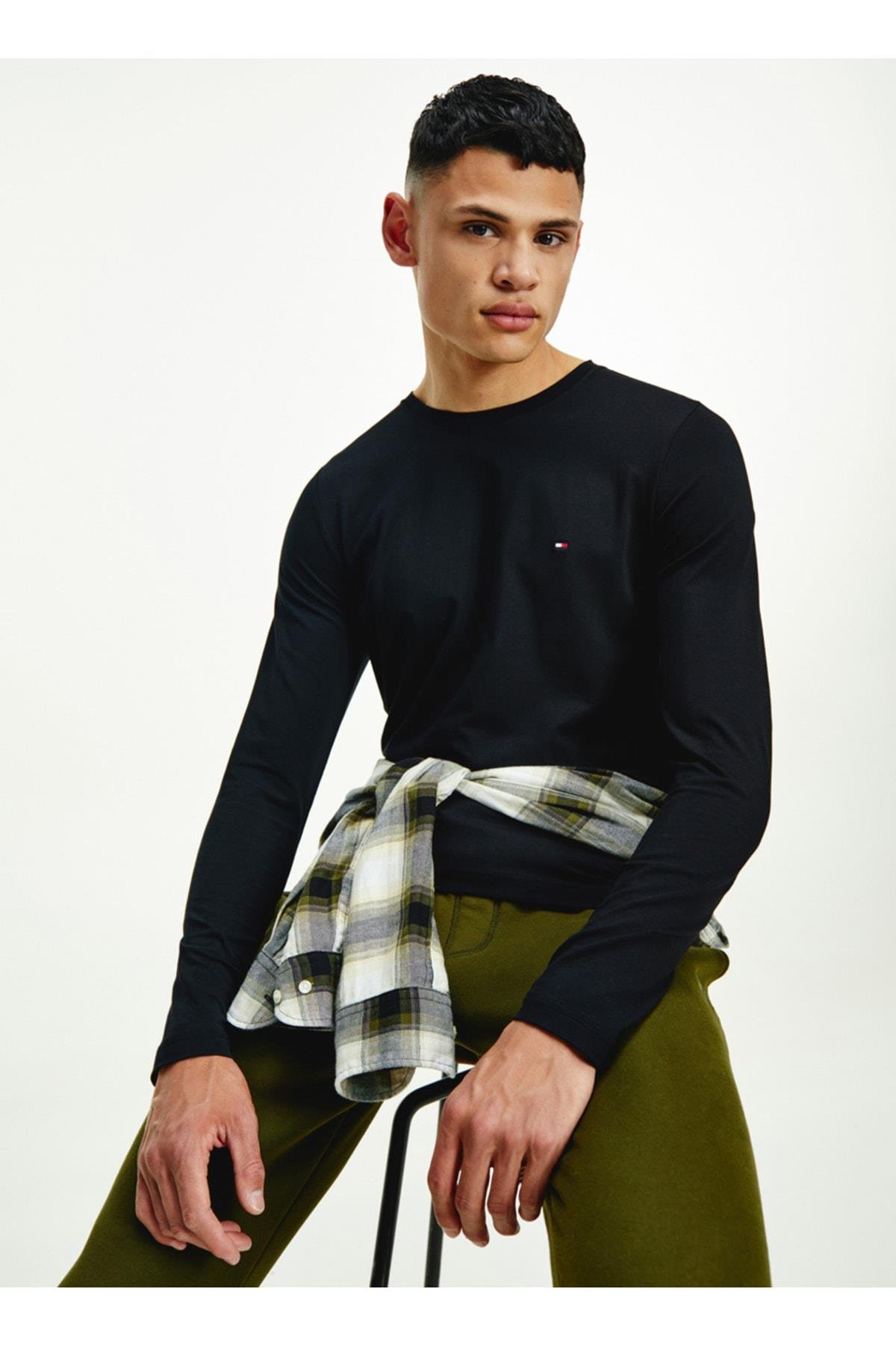 Tommy Hilfiger Tommy Hilfiger Erkek Marka Logo Detaylı Kısa Kollu Yuvarlak Yakalı Siyah T-Shirt MW0MW10804-BDS