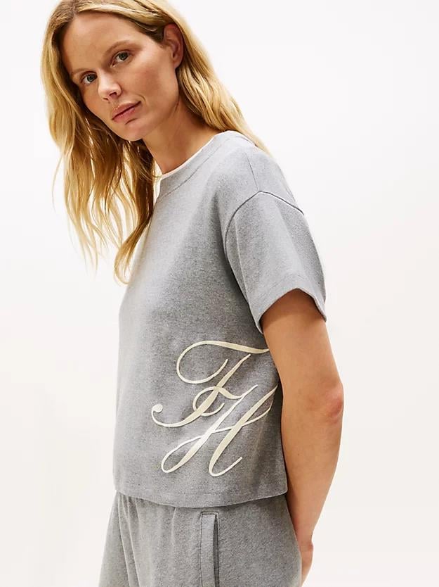 Tommy Hilfiger Tommy Hilfiger Kadın Rahat Kalıp Yuvarlak Yakalı TH Logo İşleme Detaylı Kısa Kollu Gri T-Shirt WW0WW47314-P61