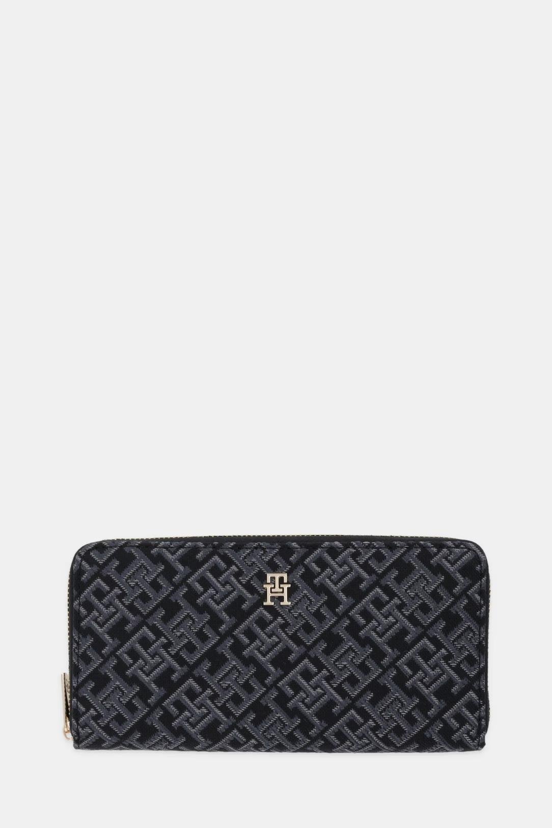 Tommy Hilfiger Tommy Hilfiger Kadın TH Monogram Logo Desenli Fermuarlı İç Bölmeli Siyah Cüzdan AW0AW17956-BDS
