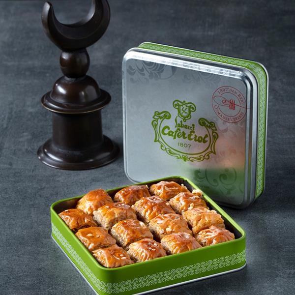 Şekerci Cafer ErolCevizli Tereyağlı Ev Baklavası - Yeşil Teneke Kutu