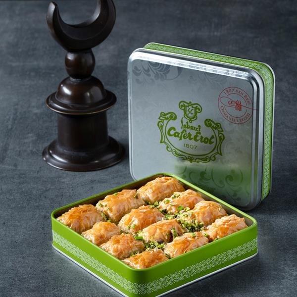 Şekerci Cafer ErolFıstıklı Tereyağlı Baklava - Yeşil Teneke Kutu